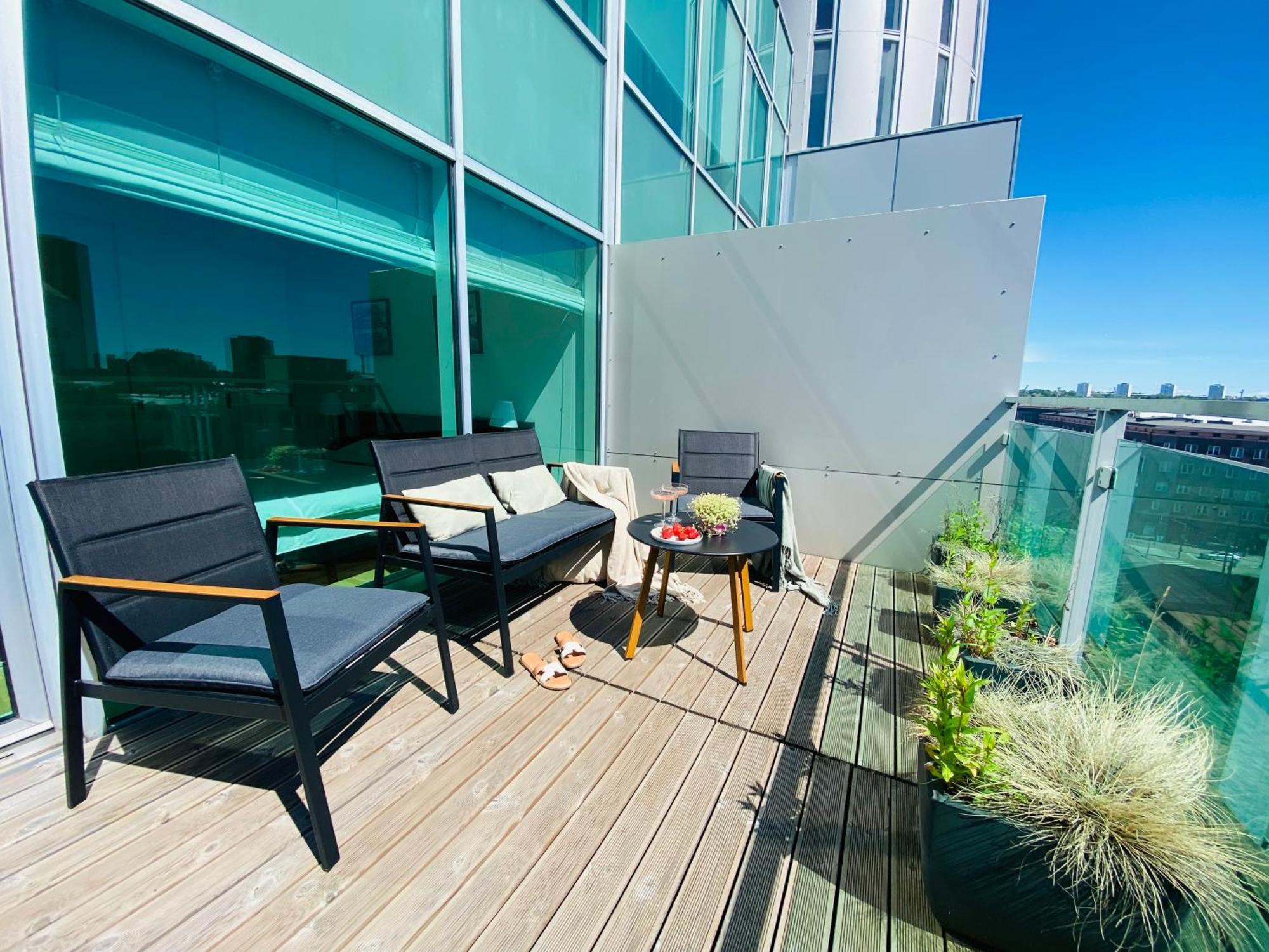 Heart With A Sunny Rooftop Terrace 塔林
